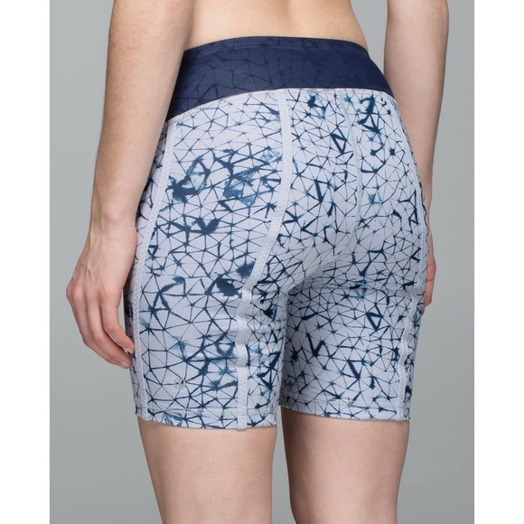 RARE Lululemon Pedal Pace Shorts 4 Silver/Blue - Picture 6 of 11